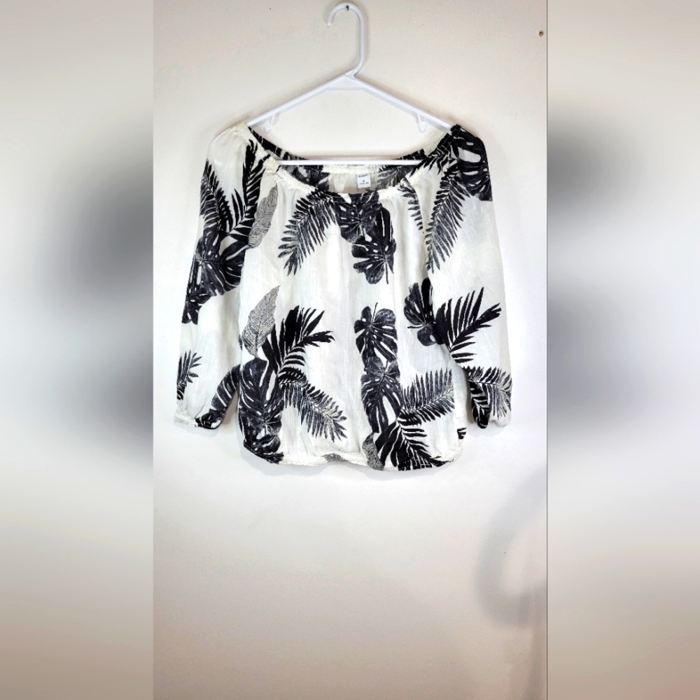 Old Navy Womens Blouse White W/ Black Leaves Vacation Top Size XS.